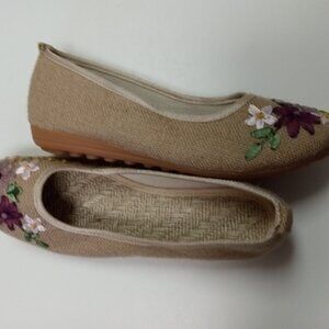 NWT Ballet SAYFUT Women Ballet Flats Floral Embroidered Platform Shoe Slip On 7M